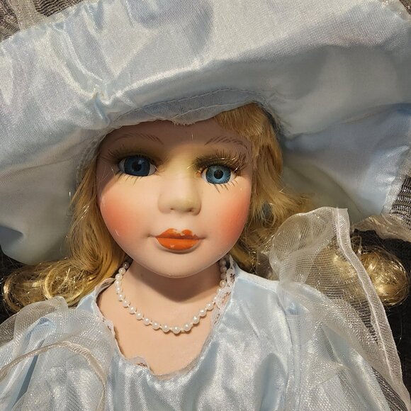 J. Misa - Porcelain Doll - VTG - Picture 4 of 7